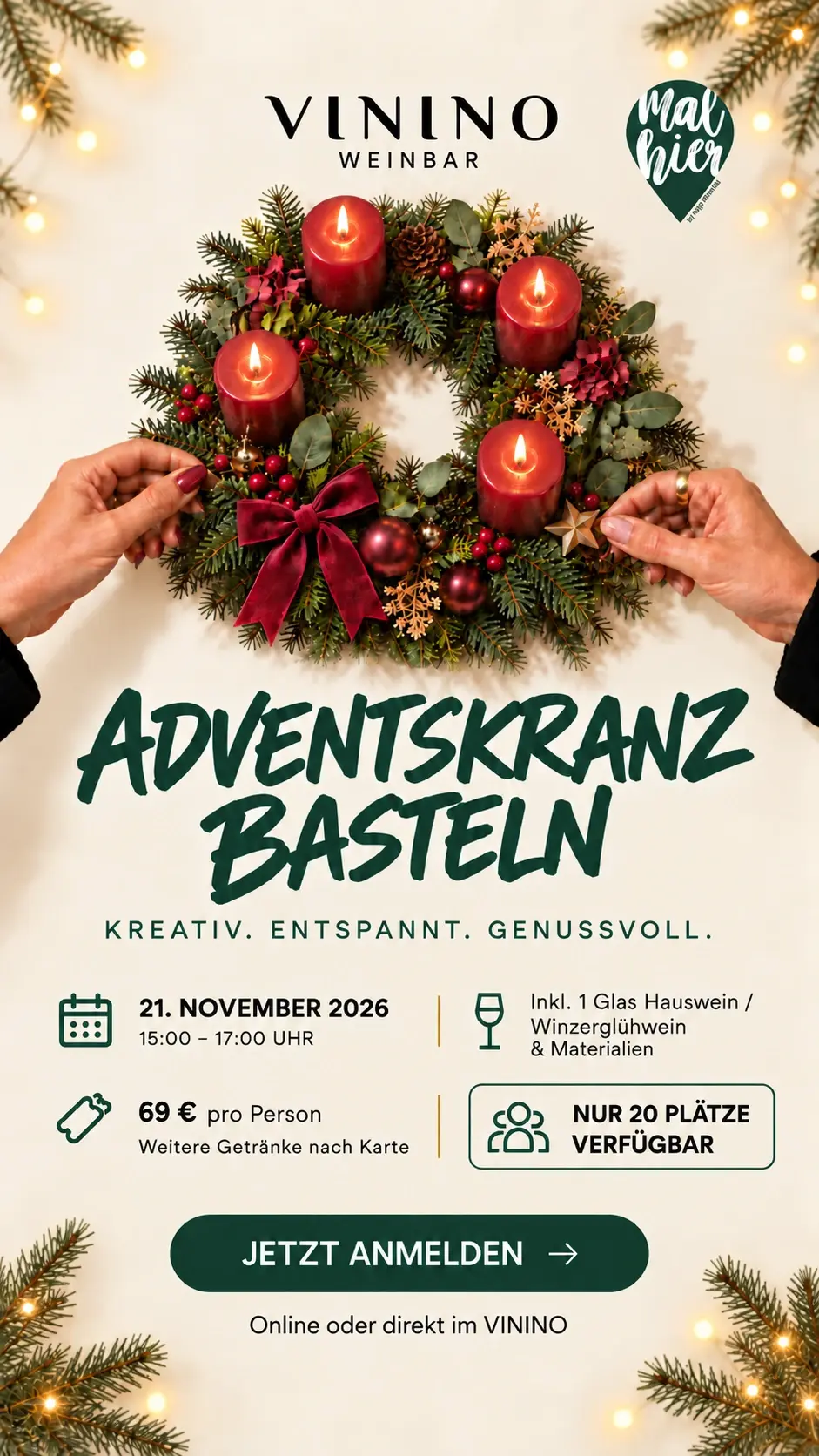 Plakat Adventskranz basteln mit dem Logo von mal hier: zwei Hände halten einen Adventskranz mit vier roten Kerzen, Schleife und Weihnachtskugeln